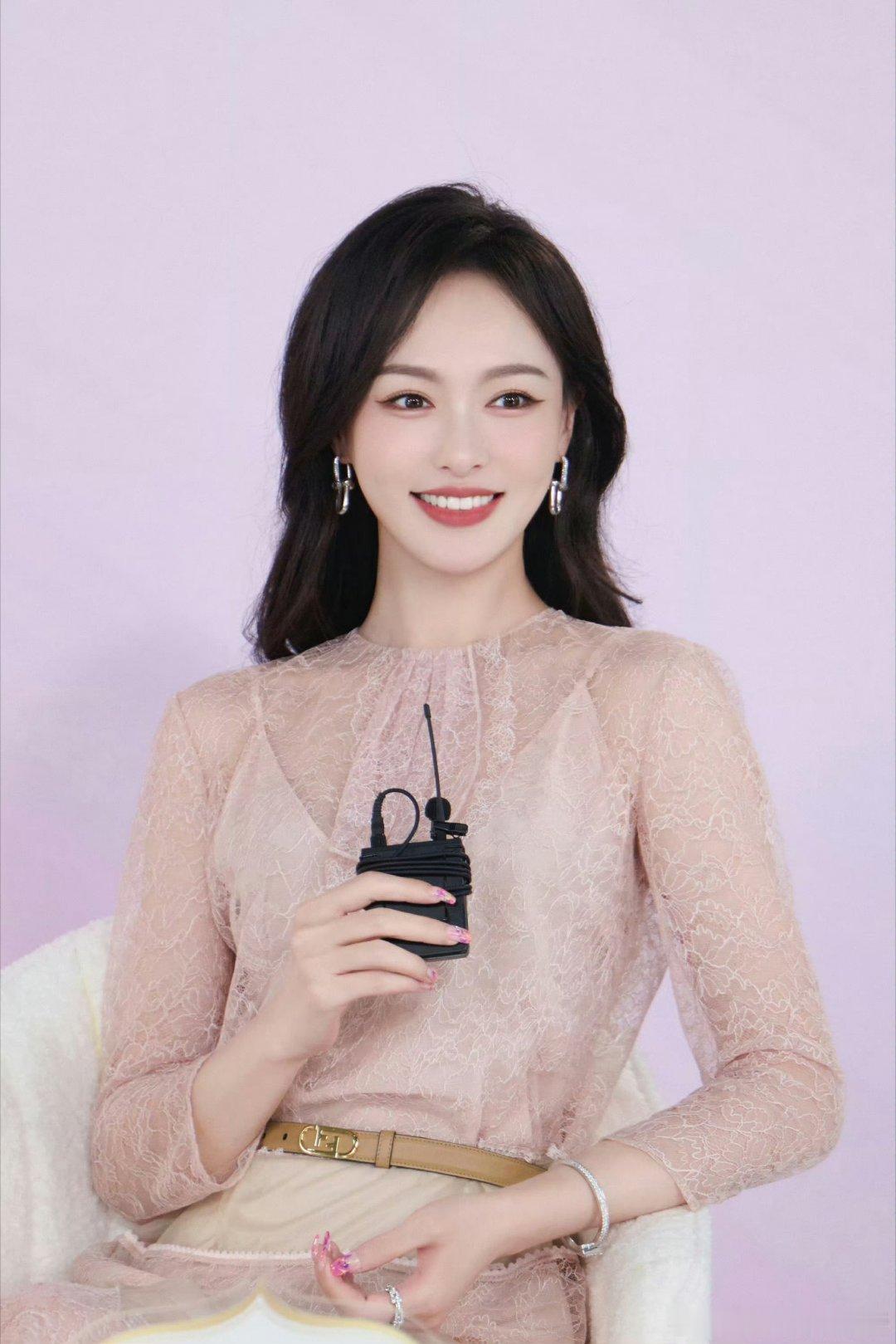 杨幂刘诗诗唐嫣都要去w盛典，哇塞啊，这热闹我喜欢 ​​​