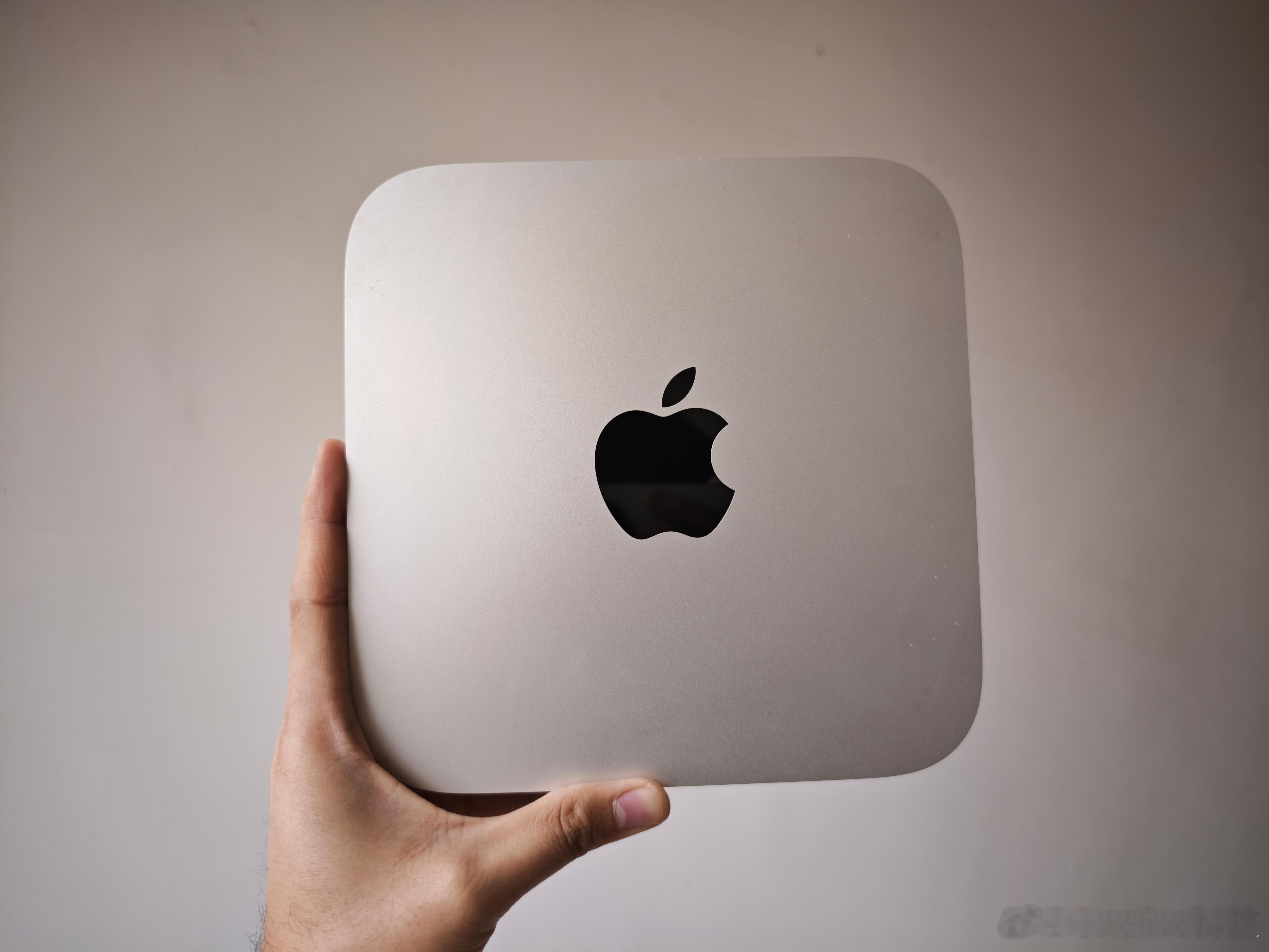 欧哥太喜欢苹果的设计了！Macmini M1用了四年，开机速度依旧3-5秒[笑c