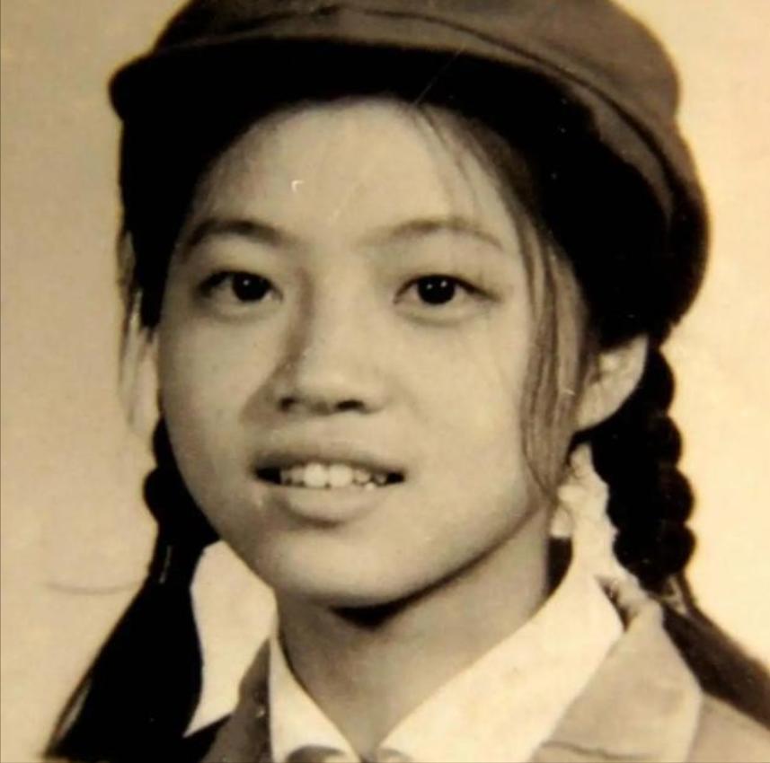 1968年，21岁青岛女知青不顾众人反对，嫁给40多岁农民，洞房之夜，新娘满脸娇