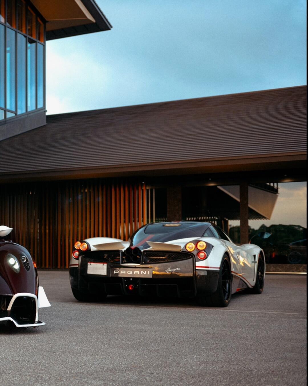 【赤色裸碳—Pagani Huayra R】在帕加尼的定制哲学里，碳纤维远不止是