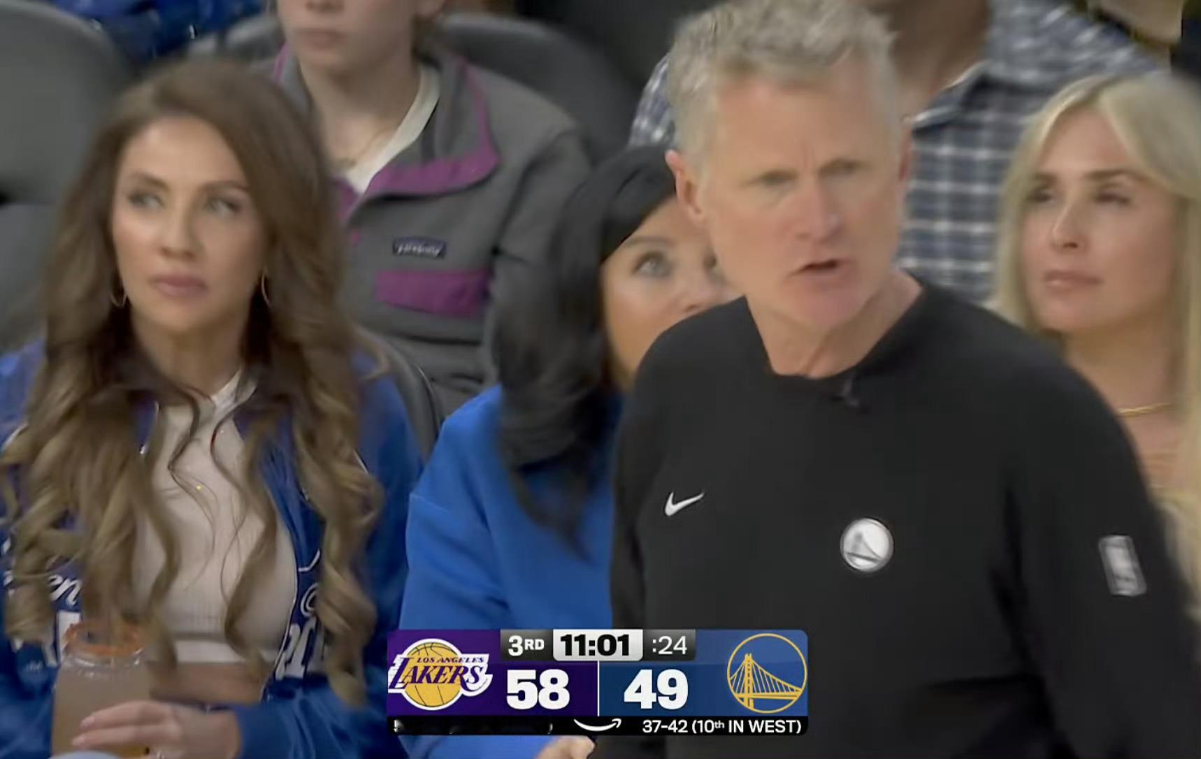 连续2失误，湖人连得5分，勇士暂停！ 