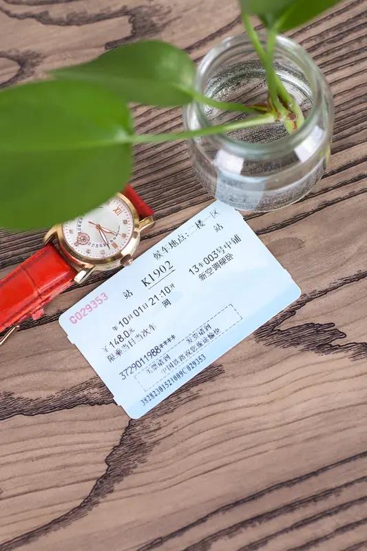 最近发现了铁路的“票根经济”，还挺有意思。以前火车票用完就扔，现在它可有大用处。