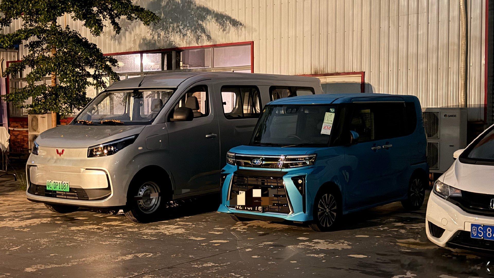 以前我们都习惯性觉得，五菱车都很小但今晚我觉得五菱就显得好大甚至把这辆斯巴鲁吞进