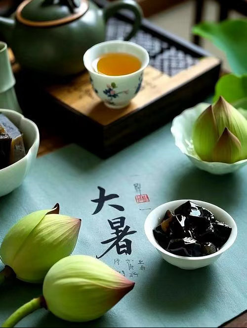 民俗多听肖老道 农历六月初十日，进入丙午年大暑节气。大暑是也是一年中最热的时期，