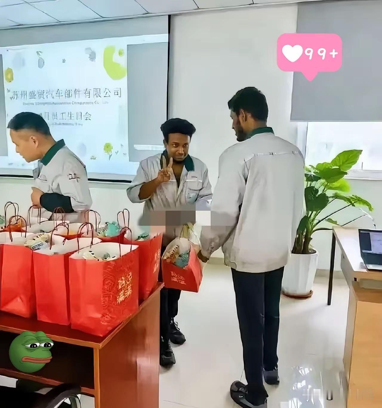 苏州台企违规招聘印度工人必须严肃查处！

且不说我们不欢迎印度人，就算手续合规，