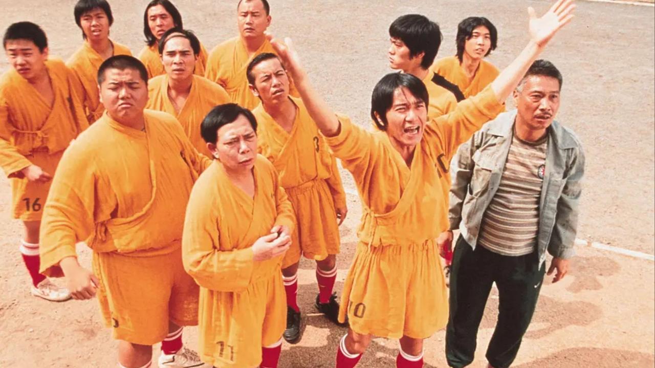 谁是现役足坛最顶的前锋，在我这个老球迷看来，真正能扛大旗的也就这三位，别的要么昙