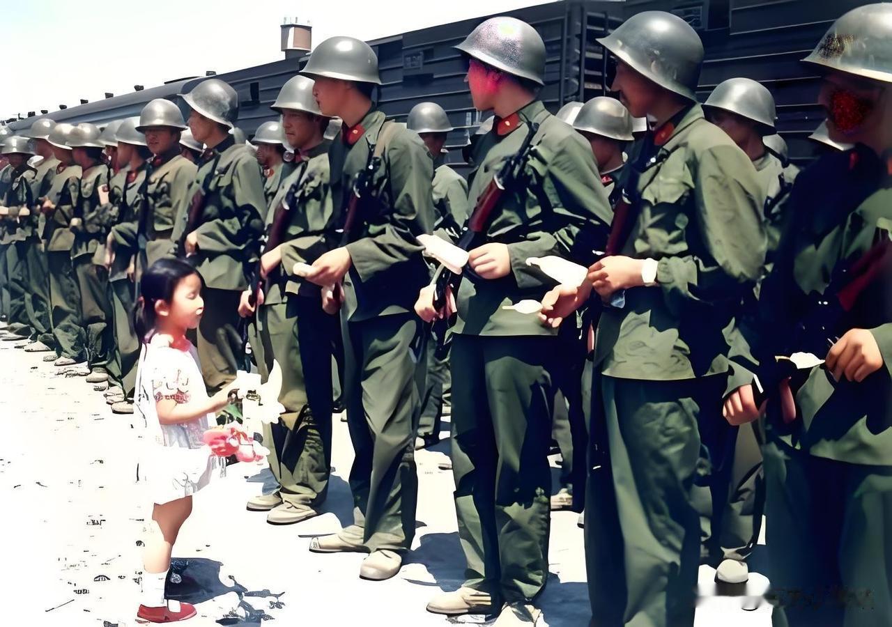 1979年2月，中国人民解放军奉命开赴中越边境，全国上下掀起“送子参军”“支援前