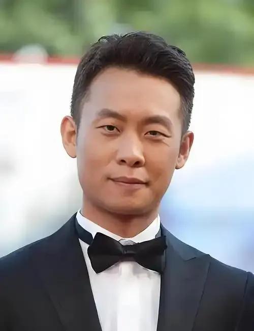 2004年，张译请一个钟点工，离开后发现钱被偷了，钟点工还不承认，张译只能报警。