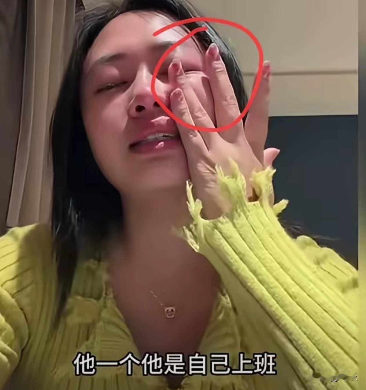 女子长期无业在家，却非要买洗碗机。被老公知道后让她退货。女子不听。等师傅上门安装