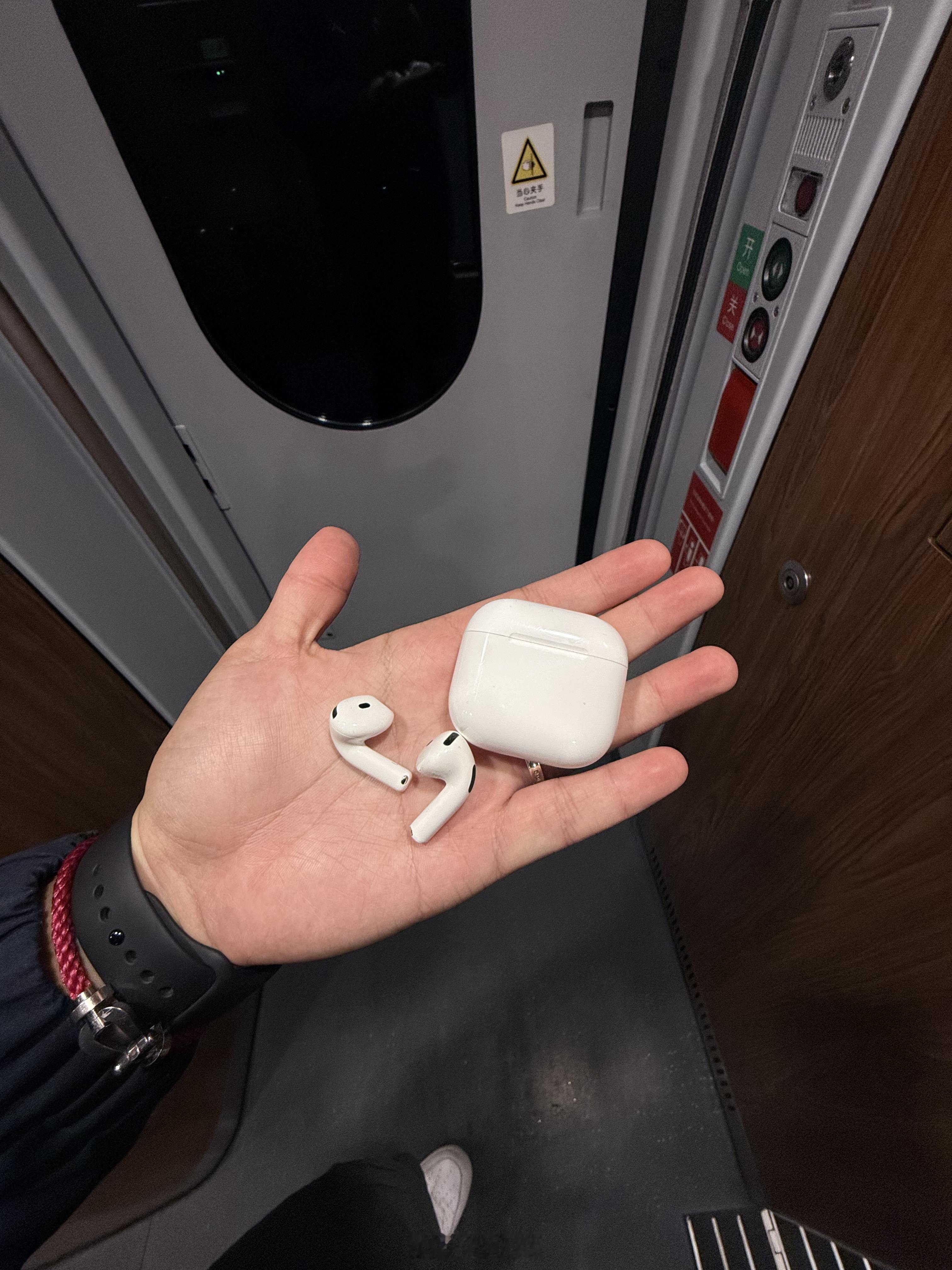 #airpods# Airpods 4 降噪版真的是今年苹果用品最值得买的没有之