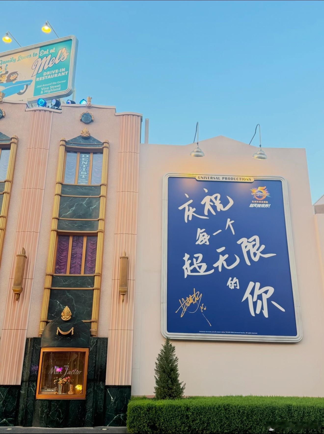 以前听周深的歌，更多是觉得声音好听，但工作之后再听，会发现有些歌真的很适合疲惫的
