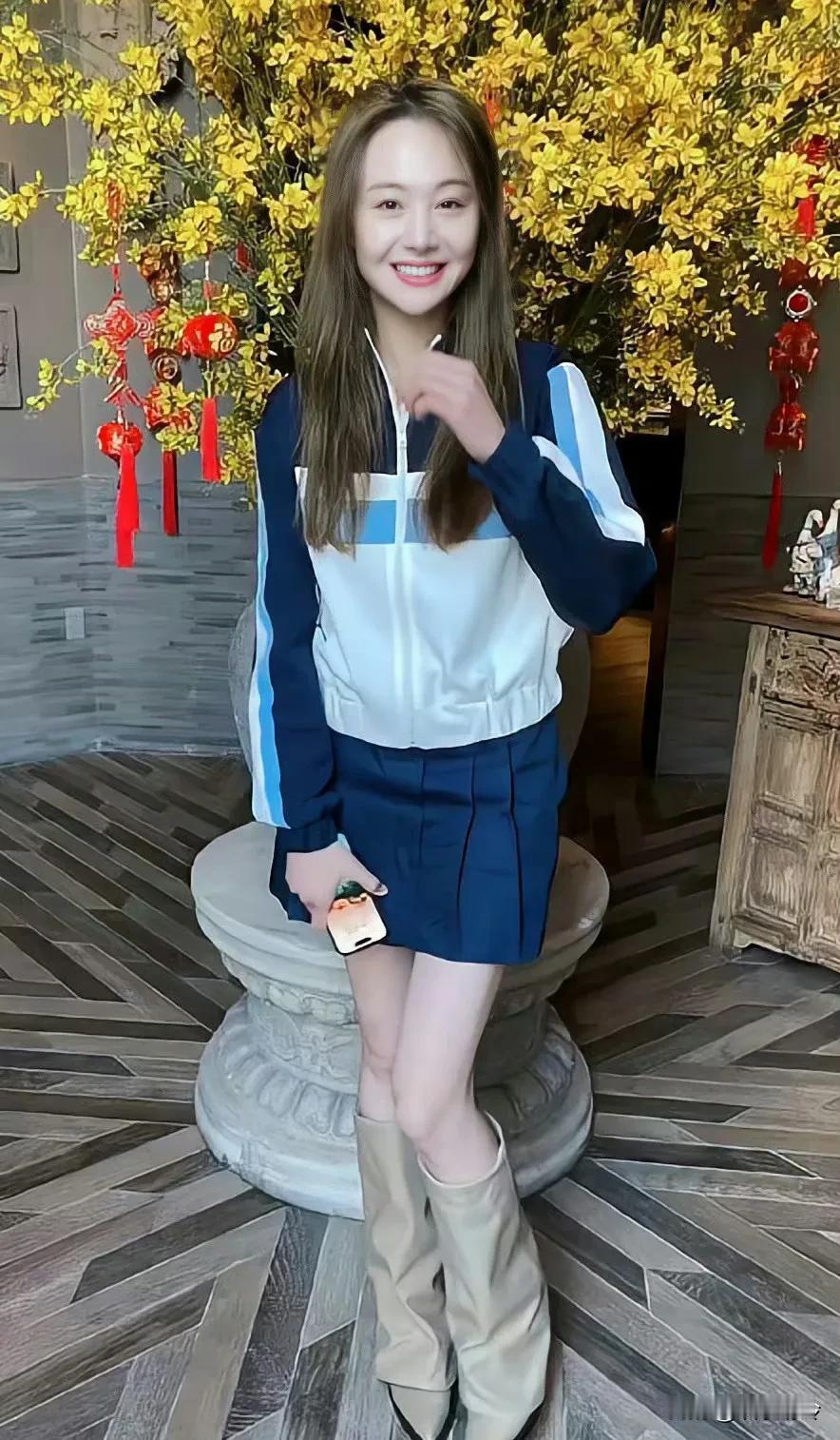 她现在说不上多漂亮，眉目之间有一丝丝疲惫感，但看起来还算赏心悦目。

如果那些事