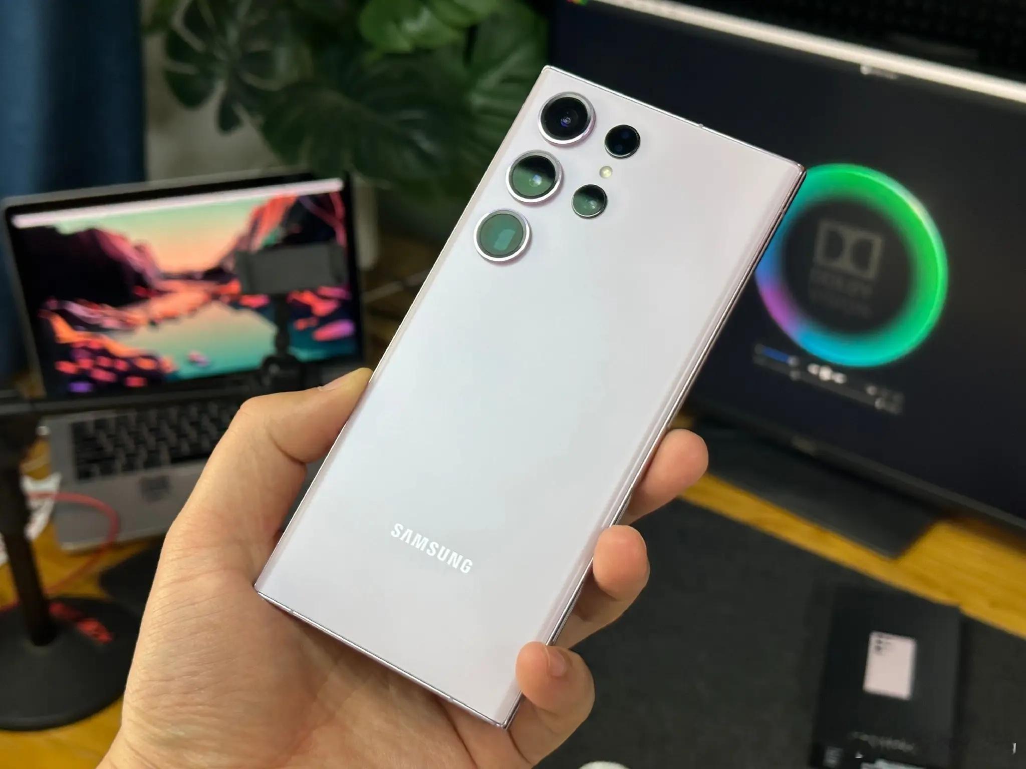 在喝彩之余，我们也不得不思考：全球统一平台固然能保证性能一致，但这是否也意味着三