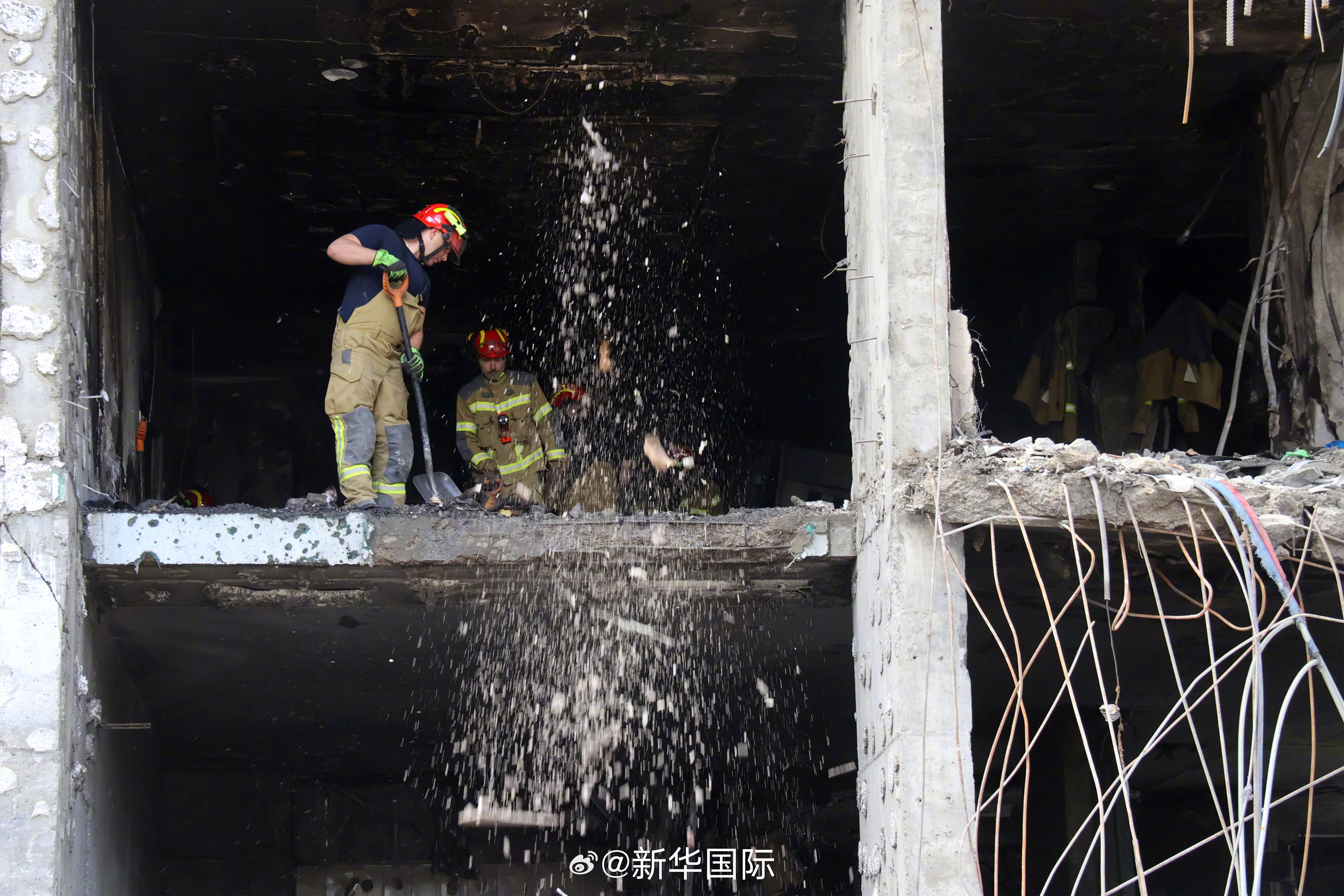 乌克兰首都基辅多地遭弹道导弹袭击当地时间19日凌晨1时25分至1时48分，新华社