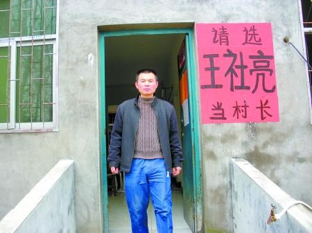 法律上没有“村长”，只有“村民委员会主任（村主任）”；乡镇以上是政府，村是自治组