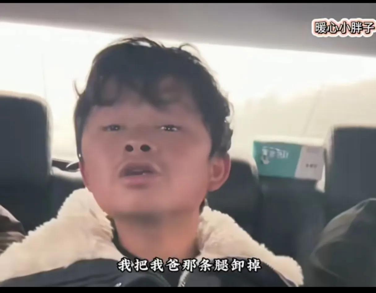 范小勤配合他表哥拍视频，一天工资350元，他不愿意拍了，因为会经常挨打受骂，他爸