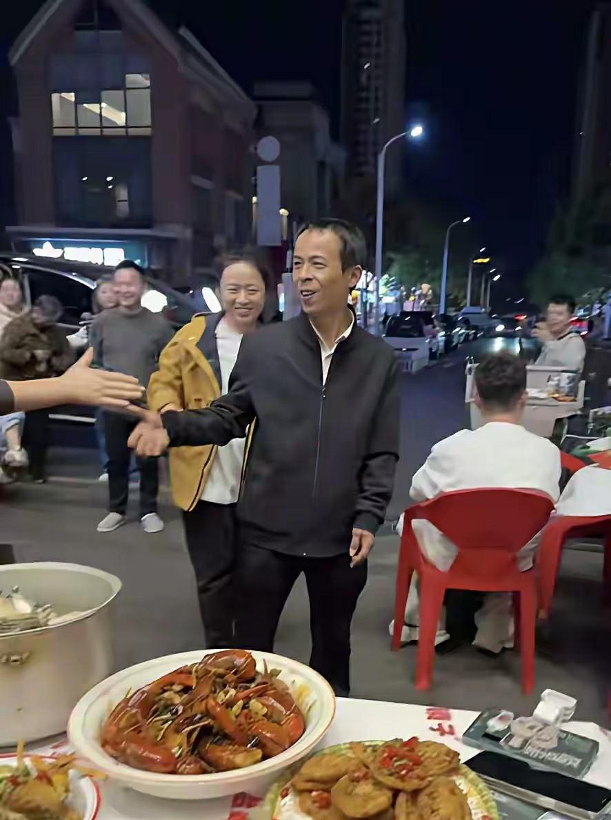 人靠衣裳马靠鞍啊
先声明啊，只是表达看法，没有嫉妒，还能认出这是谁吗？有了名气确