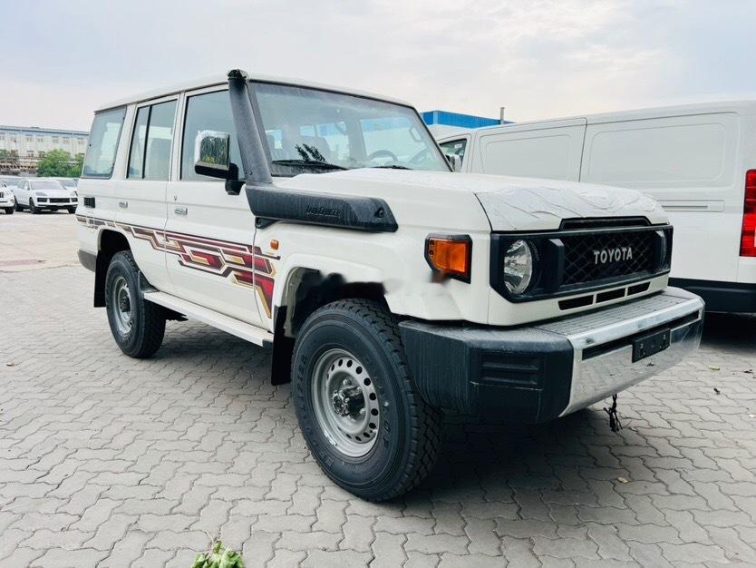 平行进口车进入快速萎缩的状态~~~明年港口还能剩多少家车行呢？？？