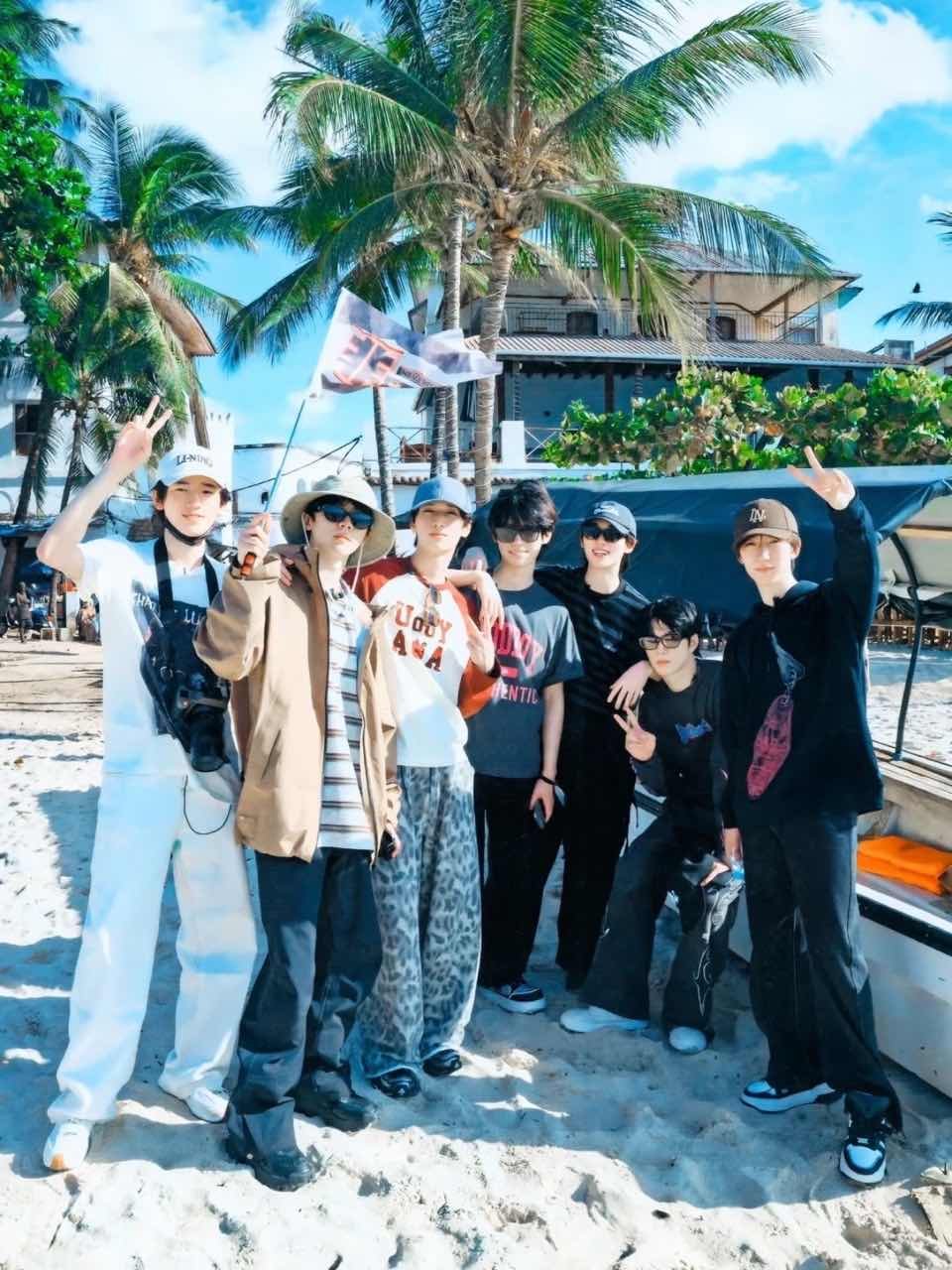 时代少年团共同诠释青春模样时代少年团奔赴属于你们的盛夏 以少年之名，赴盛夏之约✨