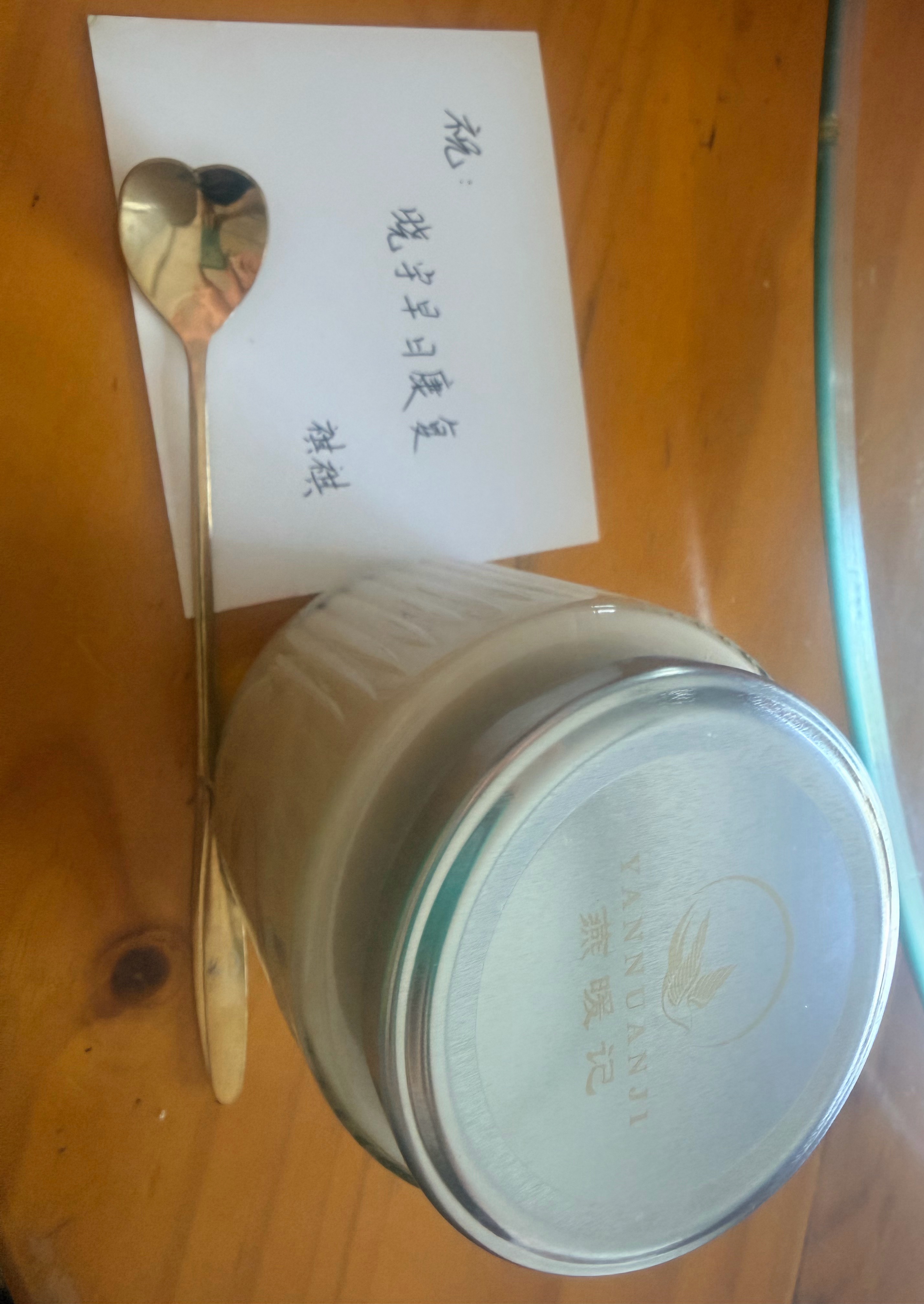 秋天的第一杯奶茶热饮，我老婆给我点的啊，不行了，感动死我了，我去哭会儿 
