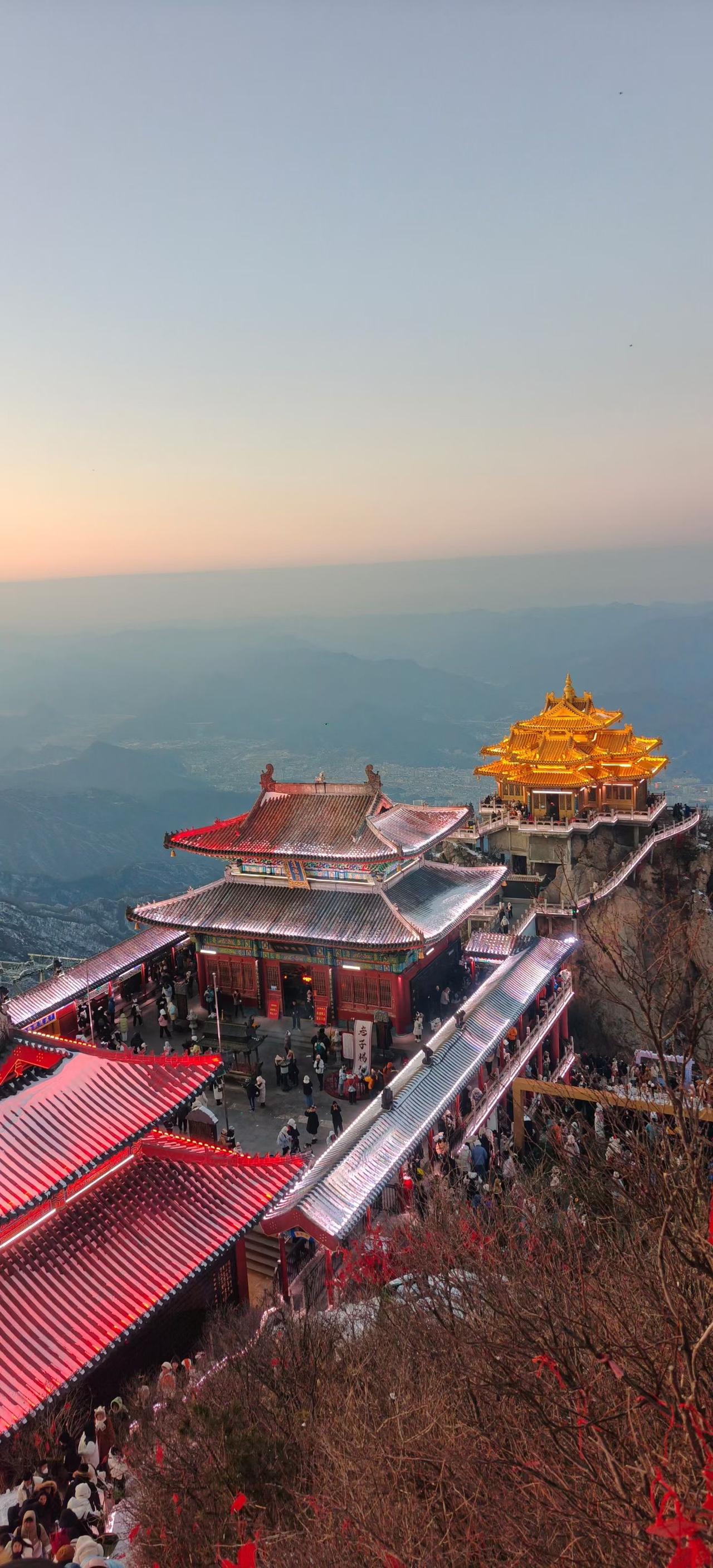 一人一句新年祝福愿新的一年，大家都平安健康快乐！万事如意，平安康泰！心想事成！