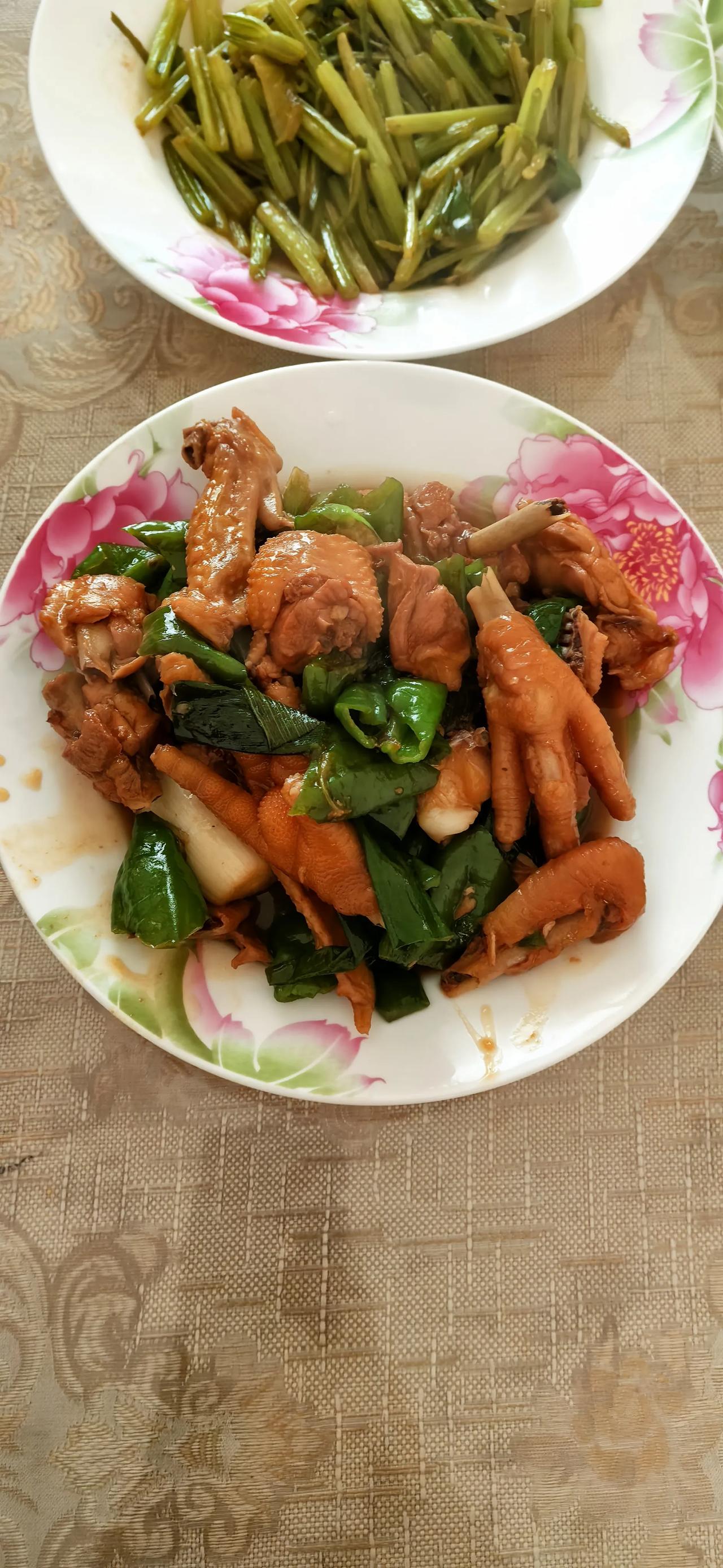 这就是从网上购买的临沂炒鸡，69一份，真的很难吃，这就是砸临沂炒鸡的牌子。
临沂