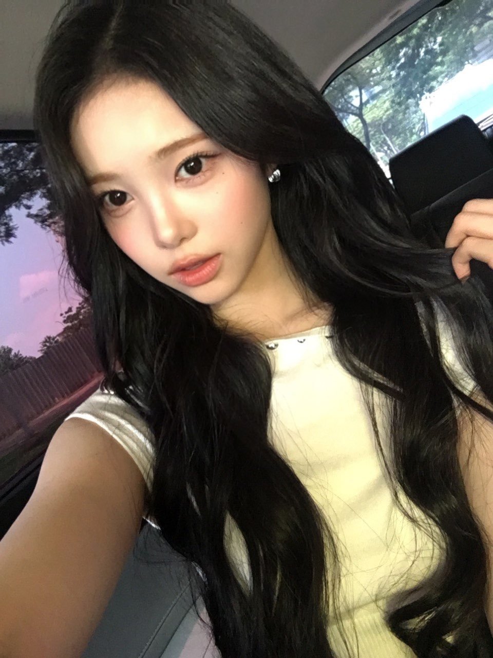 卧蚕美女郑伊安 