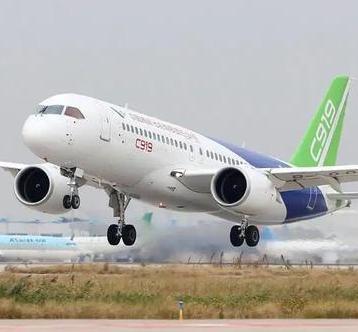 美国这一刀捅的可真够狠！一刀直插C919命脉，中国引以为傲的商飞C919客机，交