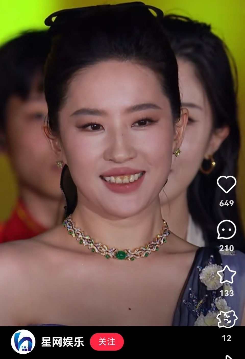牙齿和情绪的关系像刘亦菲这种黄牙的是什么原因呢？