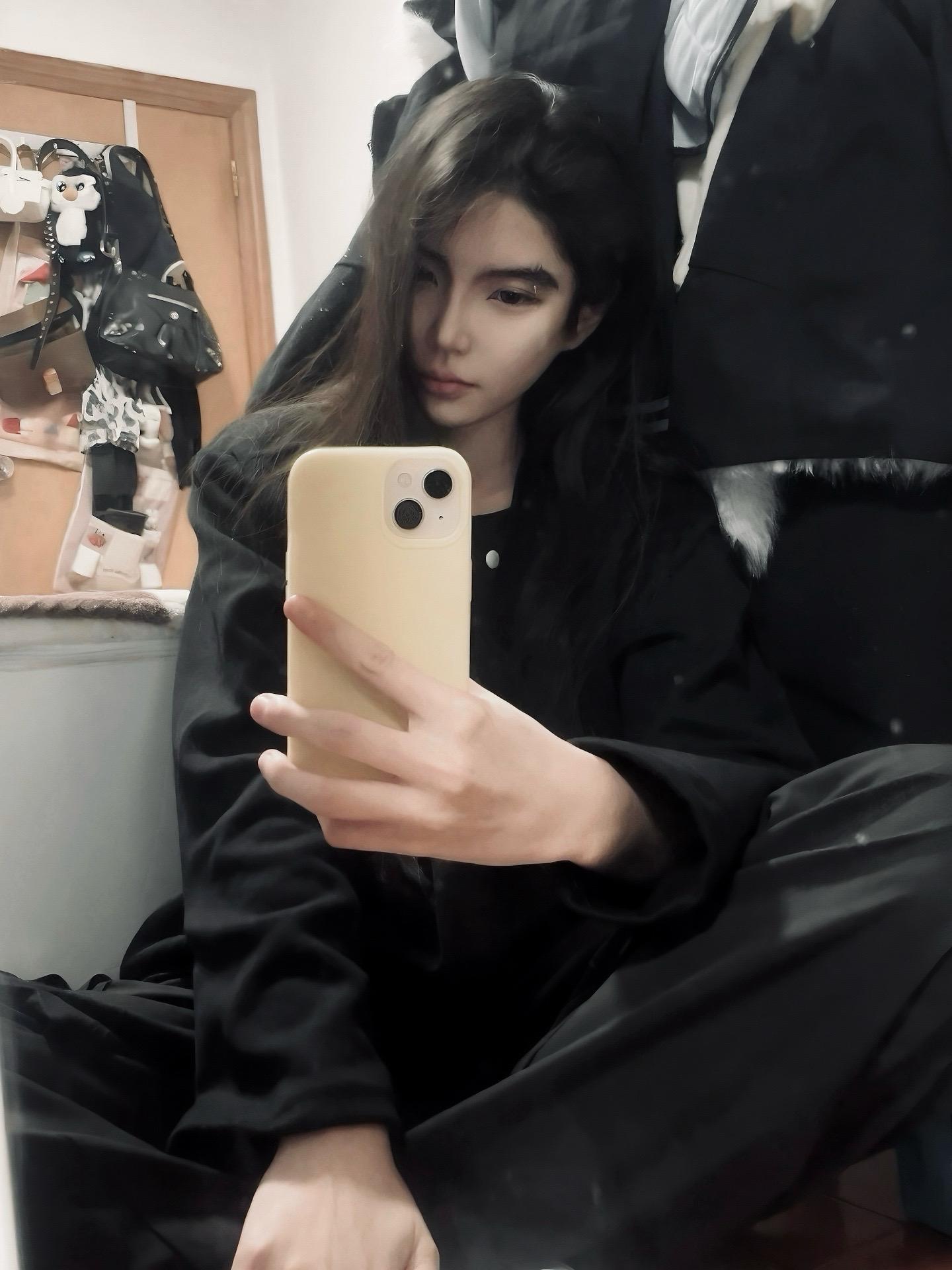 黑夜如此漫长 足够我将你记起 又将你忘记