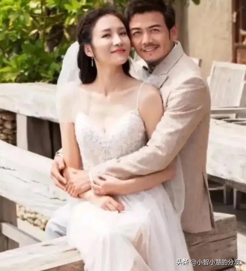 杨硕搂着的这一个美女是谁，她好漂亮，长得比刘涛大气。拥有着立体的五官，高挺的鼻梁