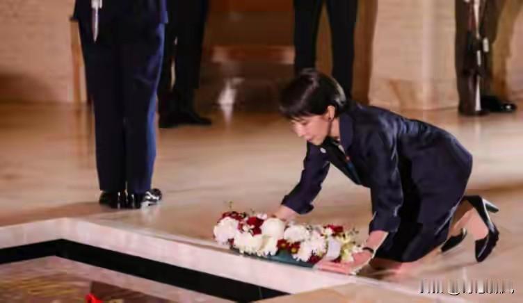 日本政坛骤起风波！下跪、抗议、防长离国，一场危机藏不住了
 
日本真要变天？高市