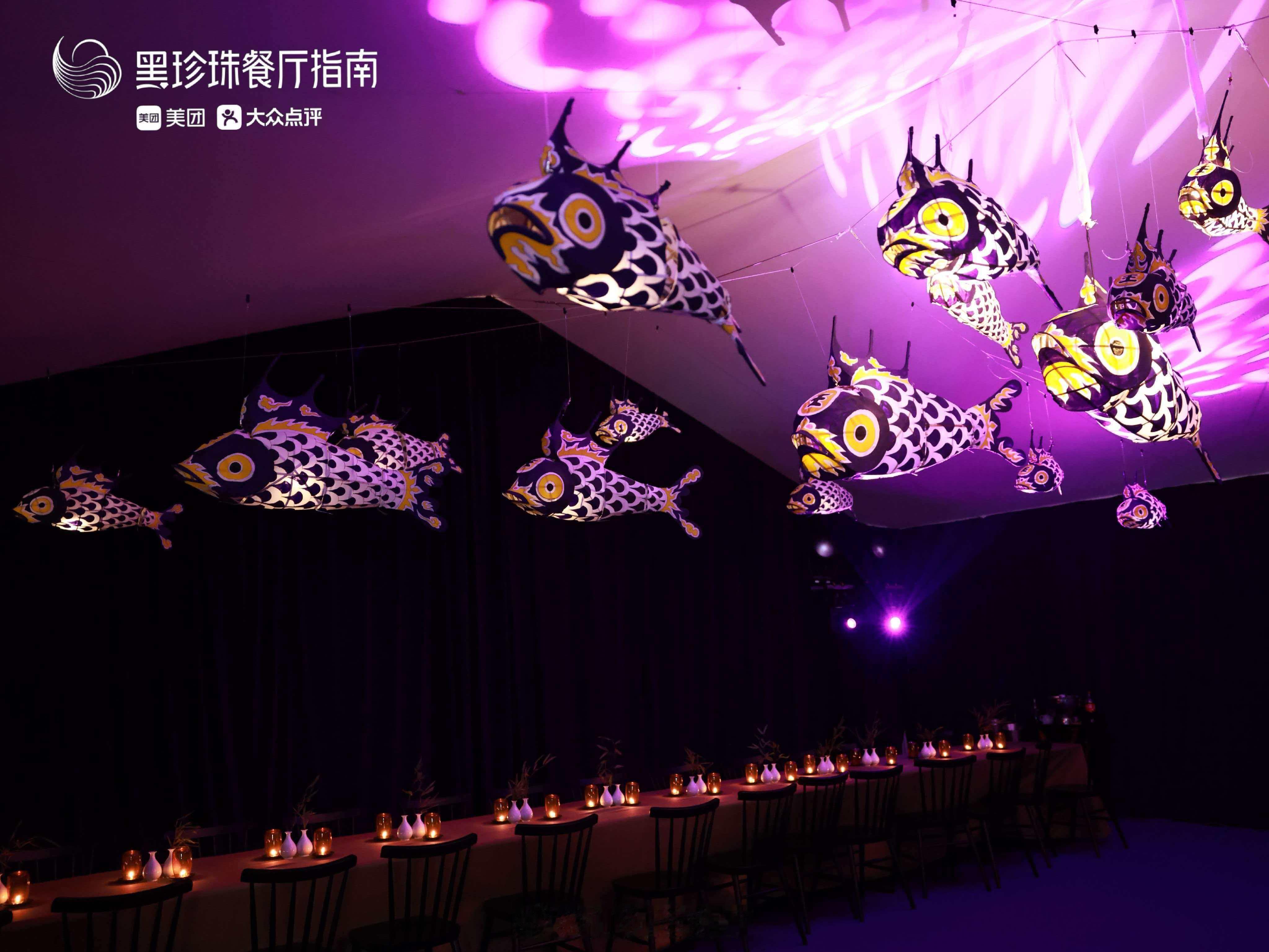 安徽非遗惊艳世界满心自豪感油然而生！戛纳中国电影之夜美出圈，漫天鱼灯尽显江南柔情
