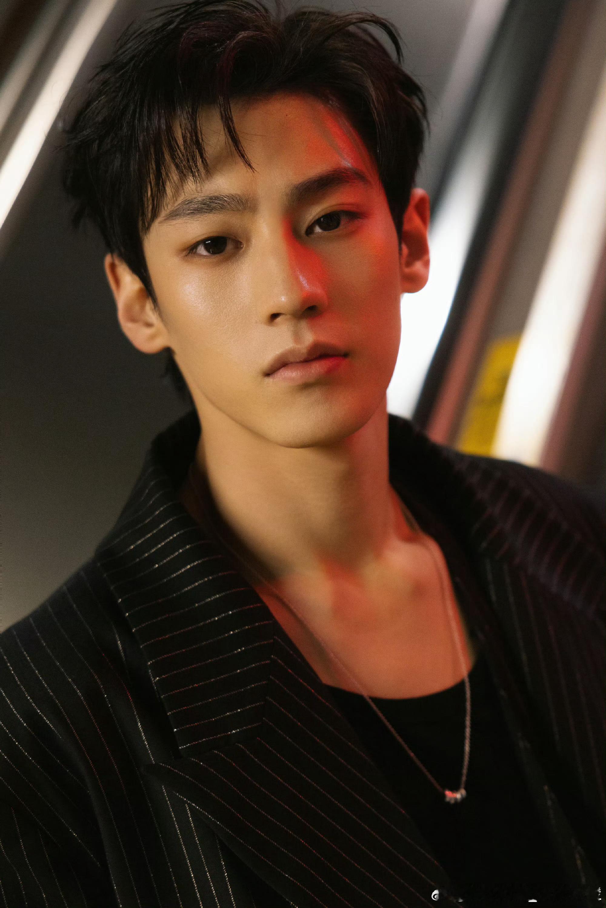 刘骏、翟潇闻盛典活动造型出图 