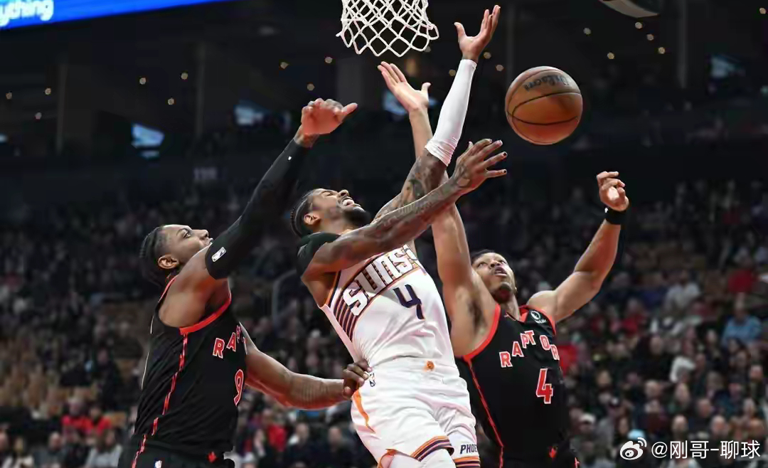 激烈对攻！英格拉姆36+7率队逆转，杰伦格林8记三分空砍34分太阳vs猛龙nba