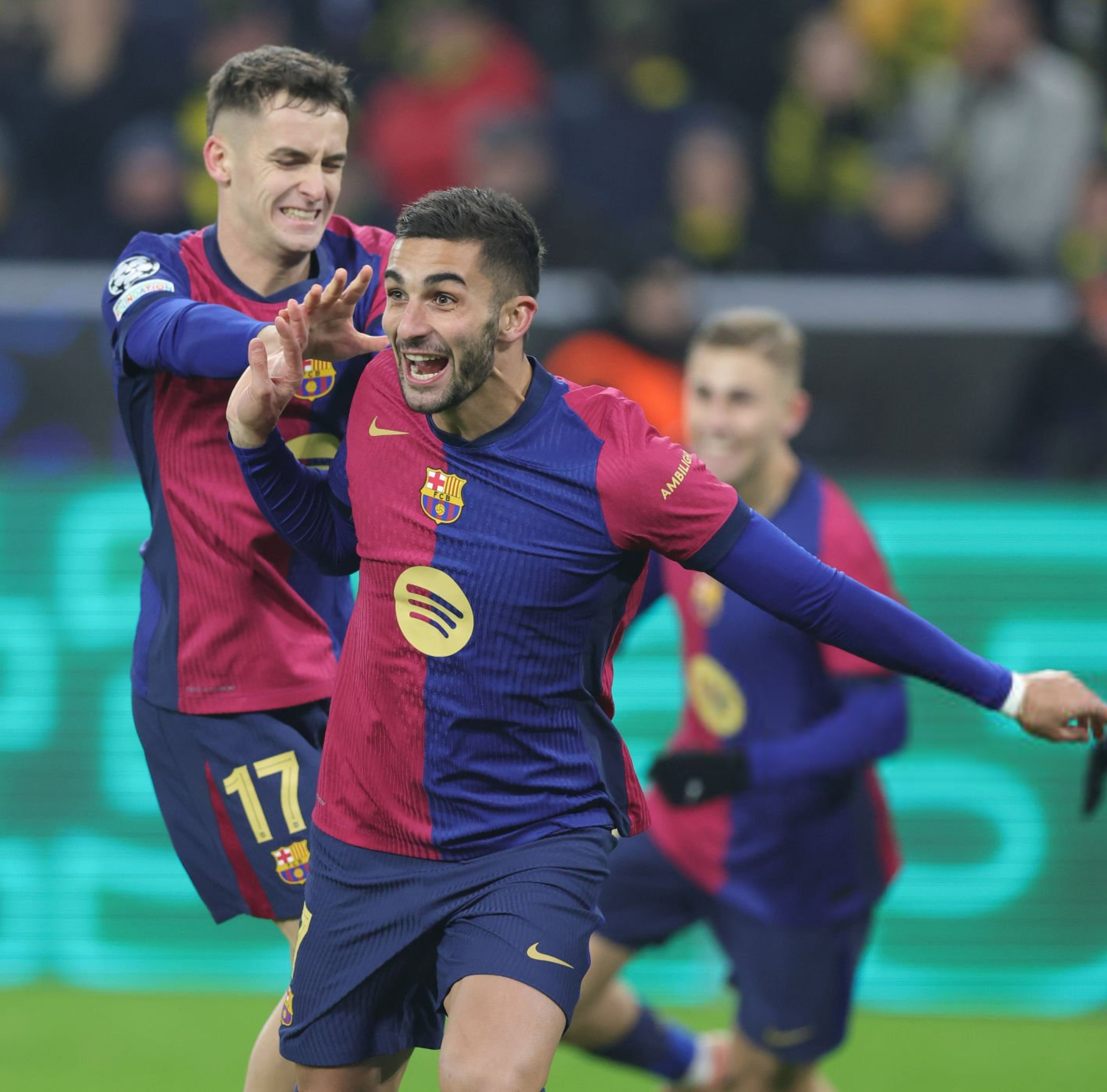 每体：德科已经确定了今年夏天要出售的两个球员：费兰-托雷斯和卡萨多。俱乐部对进攻