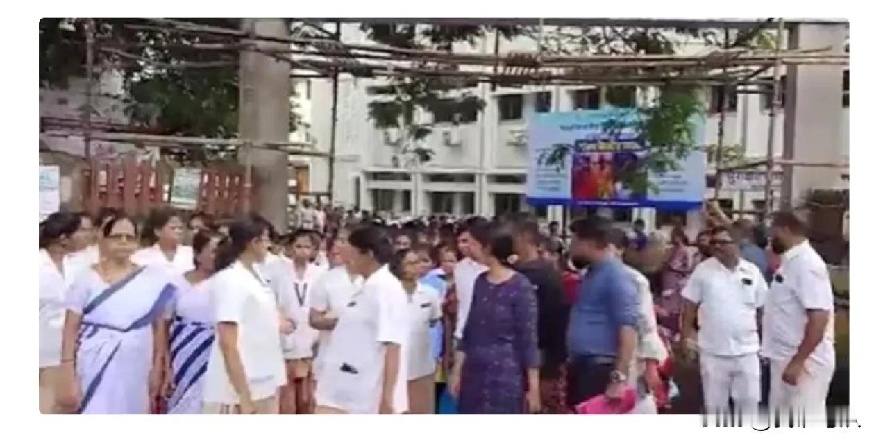 又一名19岁的印度女护士被强奸了，8月26日，一位19岁的印度女护士乘车回家时，