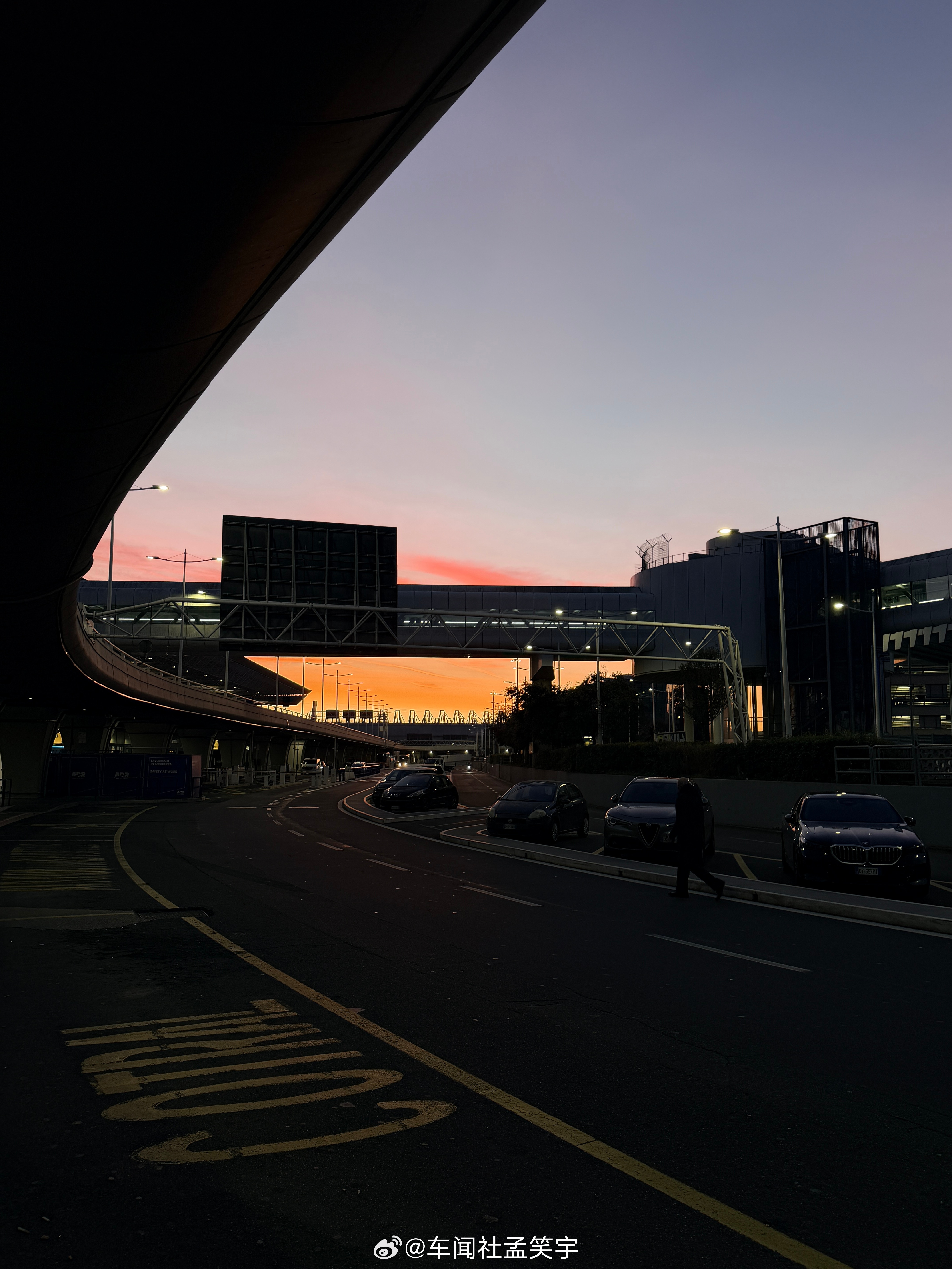 我记得每次来罗马都能看到朝霞，气温1度，不冷，和上海差不多。 意大利·意大利罗马