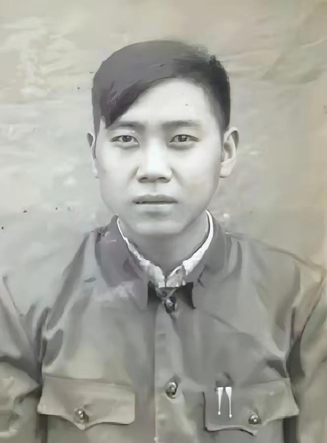 你敢信吗？我们从小在课本上学到的那个邱少云，那个在火里趴着一动不动、被活活烧死的