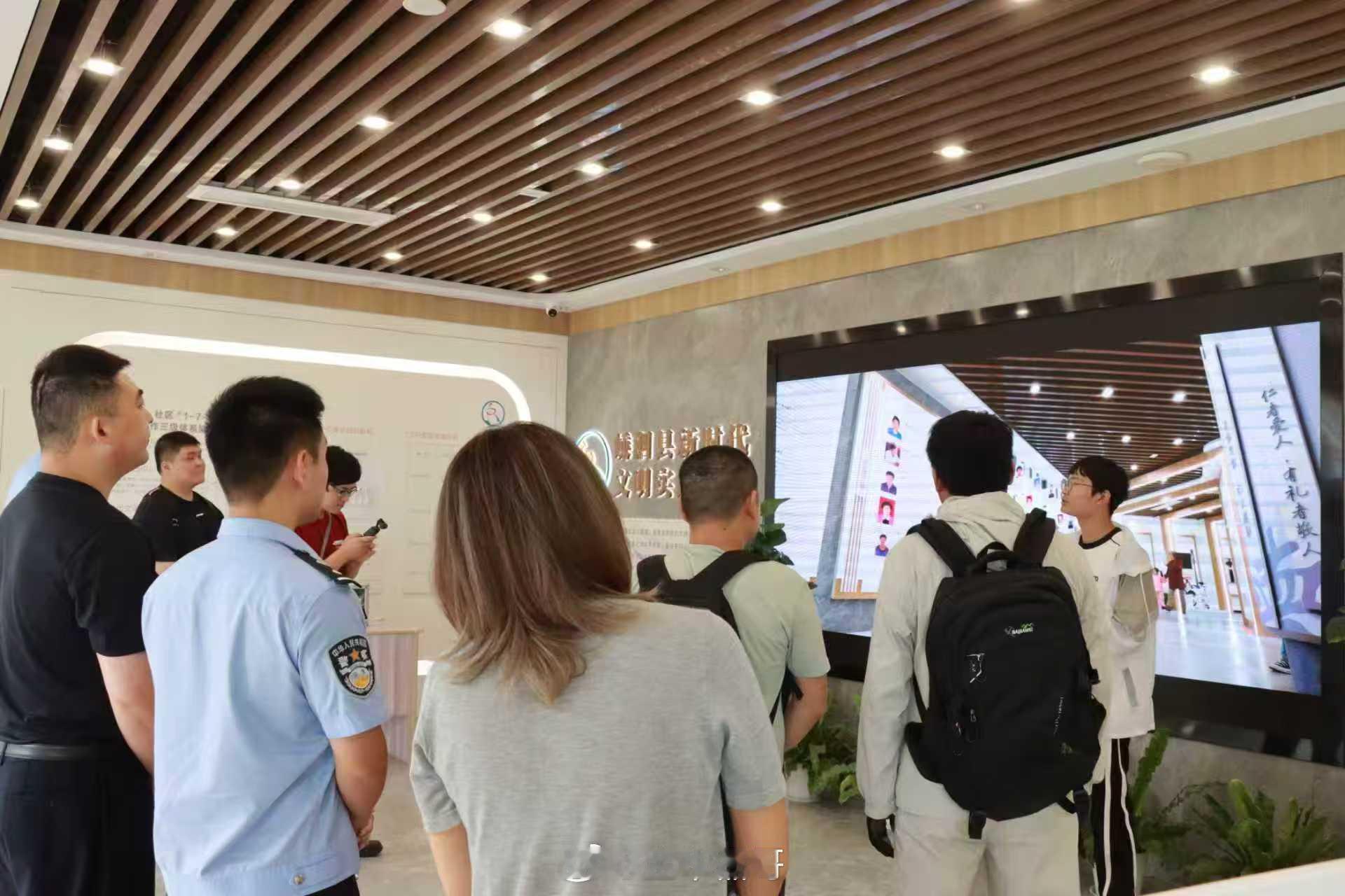 以人文为桥国际海员领略嵊泗新貌近日，国际海员走进嵊泗开启沉浸式海岛体验。参观海岛