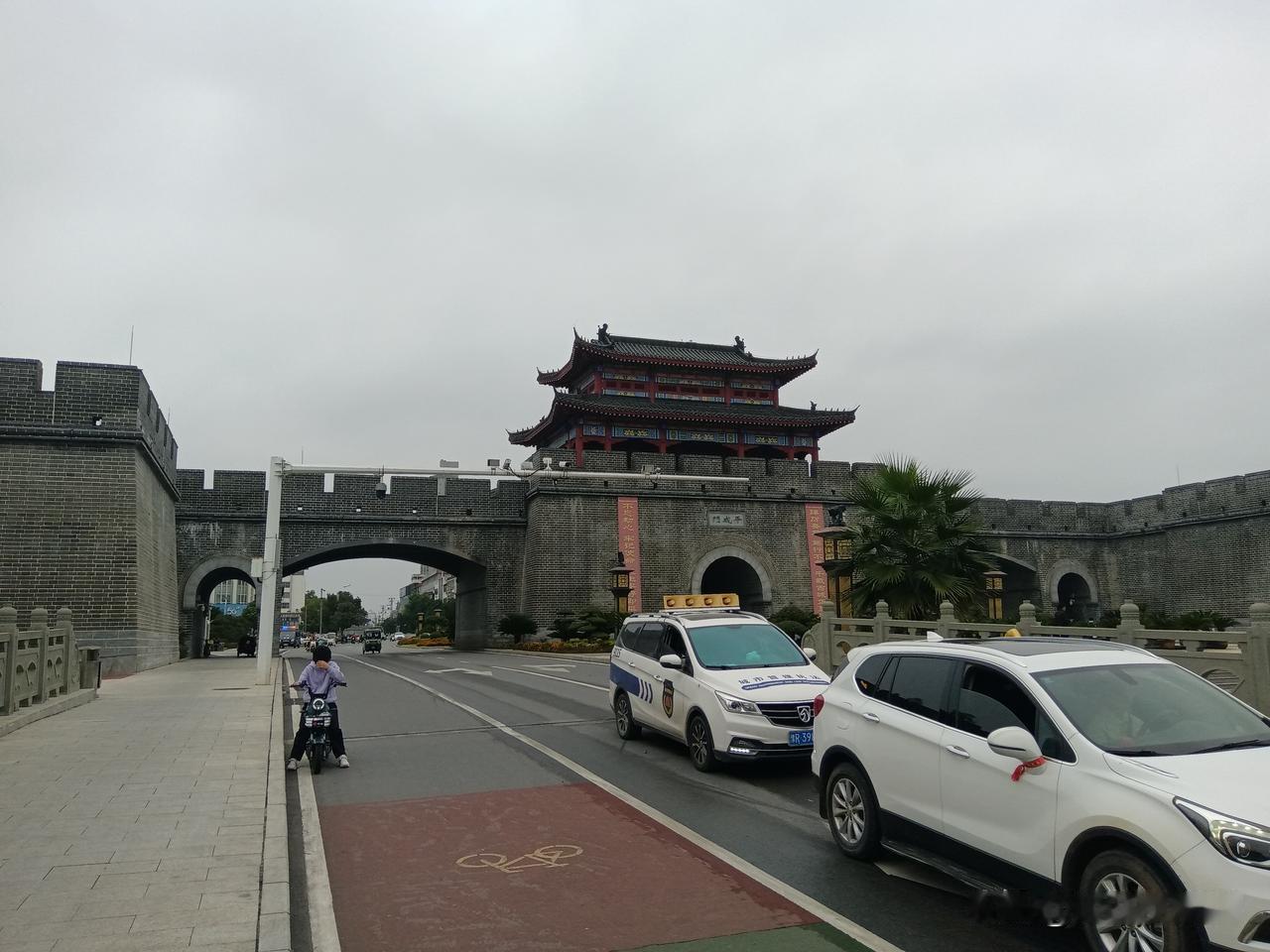 邓州高考状元689分，放弃清华北大，而选择了浙江大学的热门专业，这样合适吗？
今