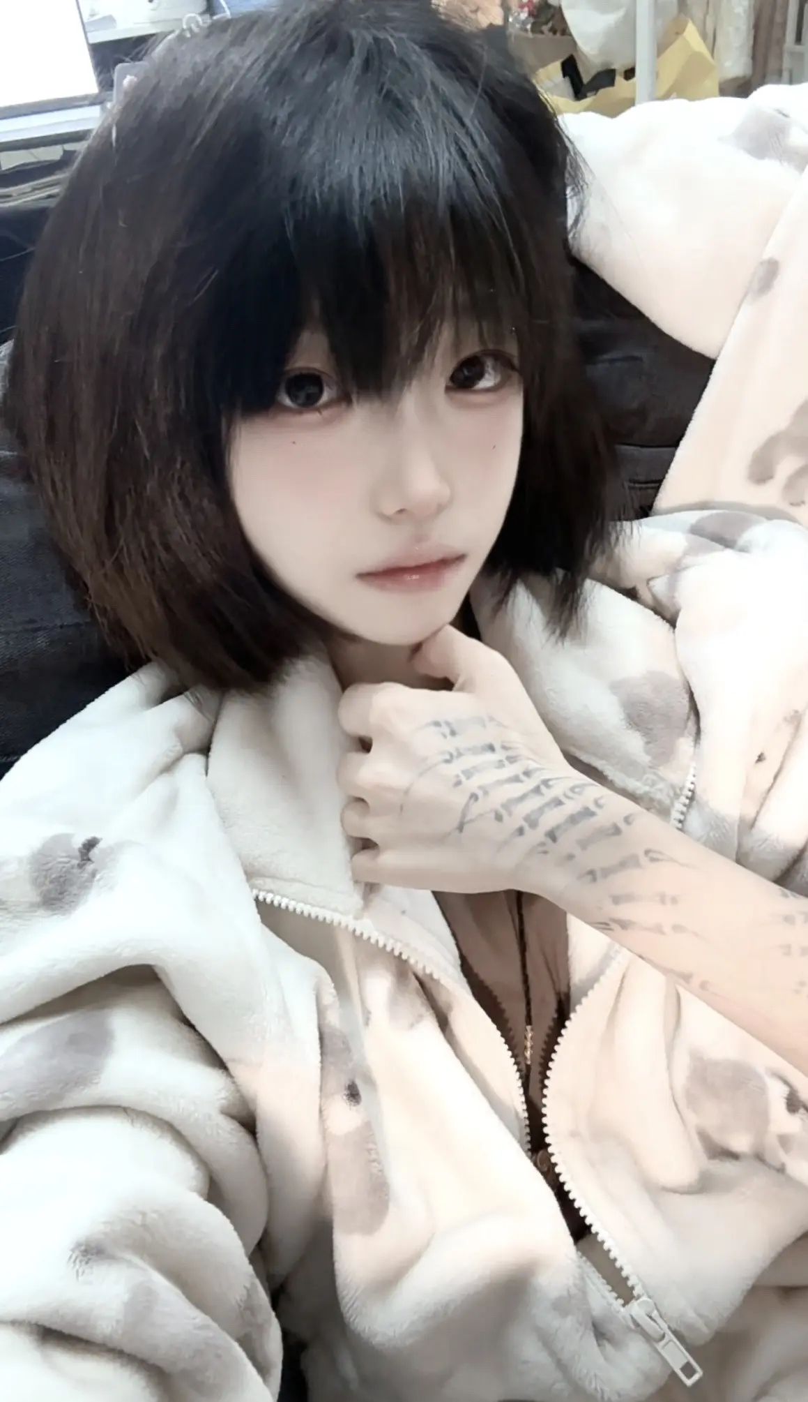 我喜欢眼泪的味道 所以我总是哭 我做不到控制它 开心的时候它是没有味道...