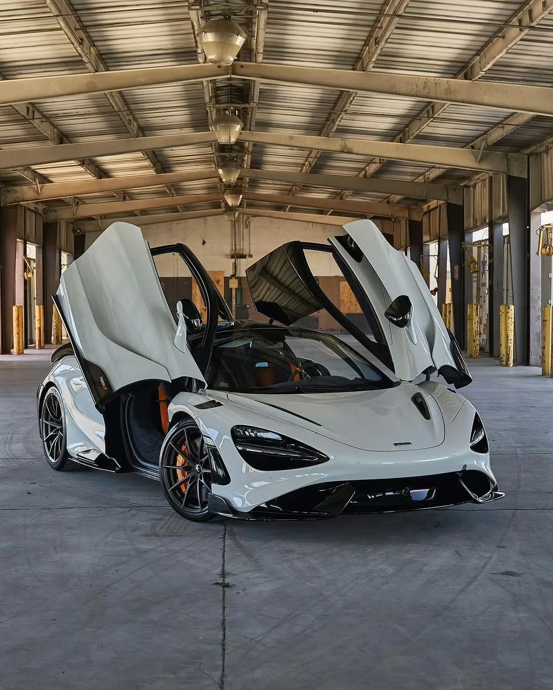 迈凯伦765LT