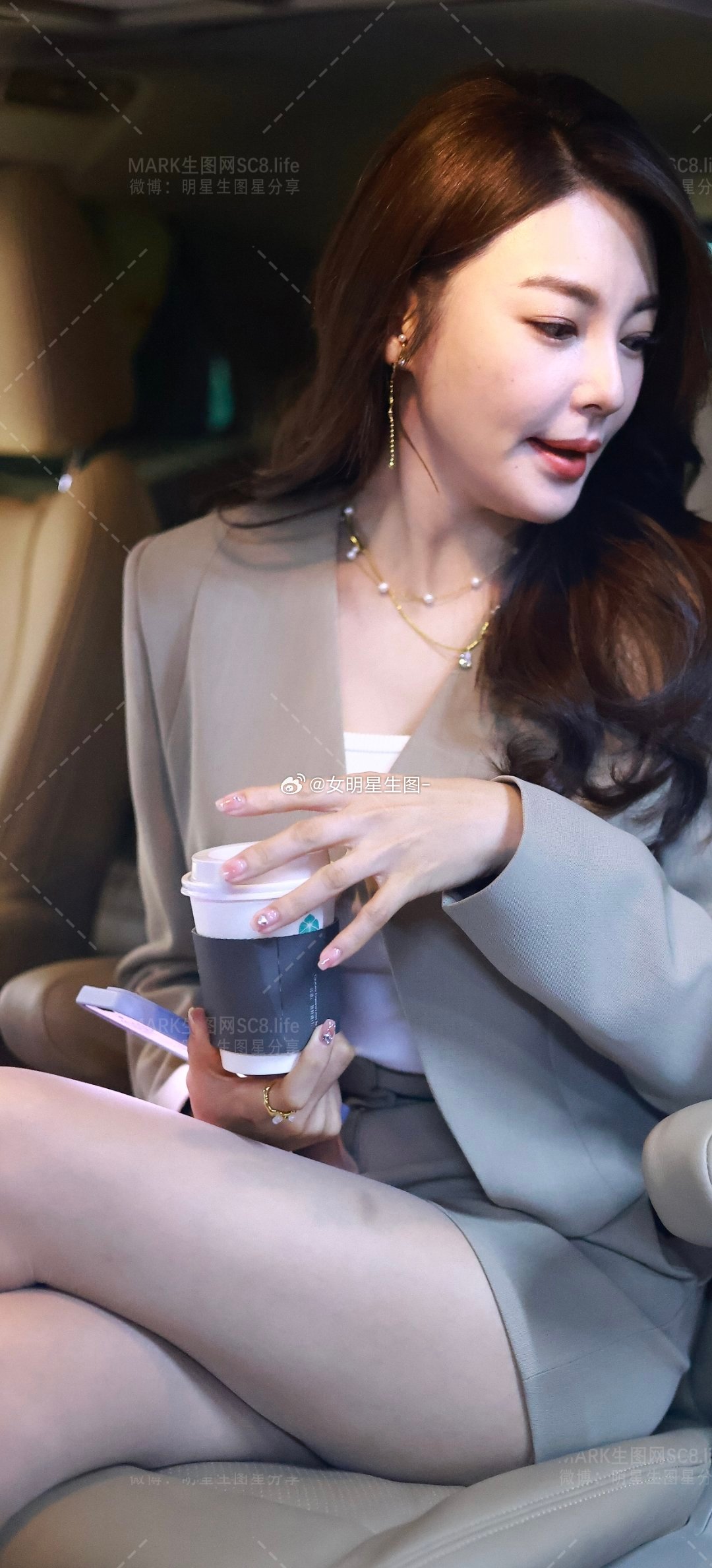 生图.424 张雨绮红毯高清制服肉丝129P(有水) ​​​