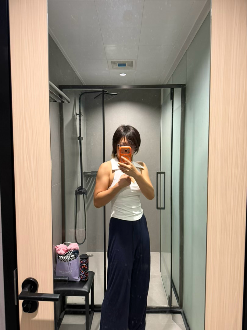 国庆还有一个月[淡淡的]小助理势必要在这之前练出四块腹肌 ​​​
