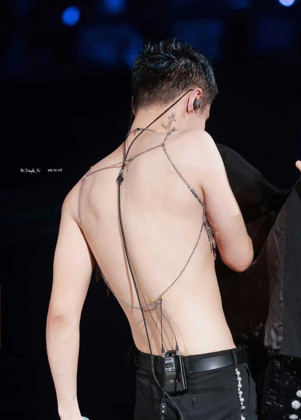 不是，张艺兴你…… ​​​