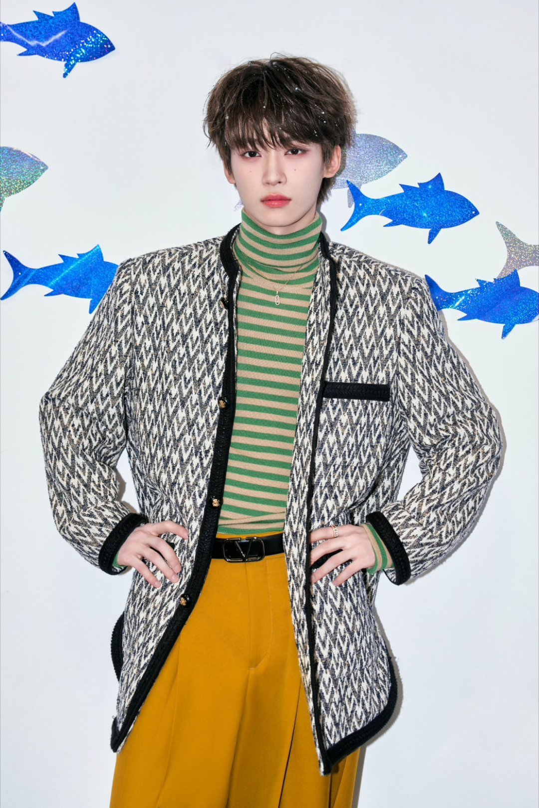 陪郑朋从小饼干水杯走到亚历山大王华伦天奴 