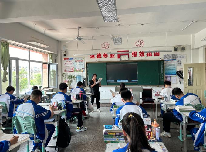 人口连年下降，为啥还要大建高中、扩招大学？

教育部发布会最新官宣：将推动建设1