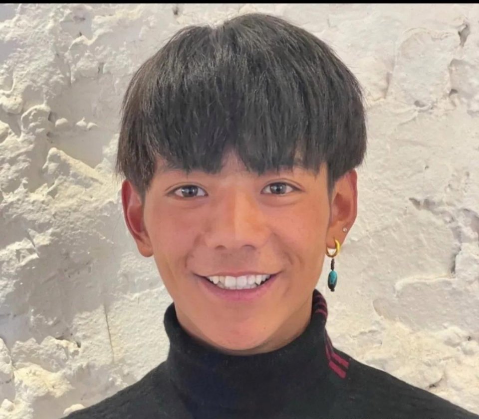 不得不说，丁真还是更适合原生态的打扮，以前的眼里有光 ​​​