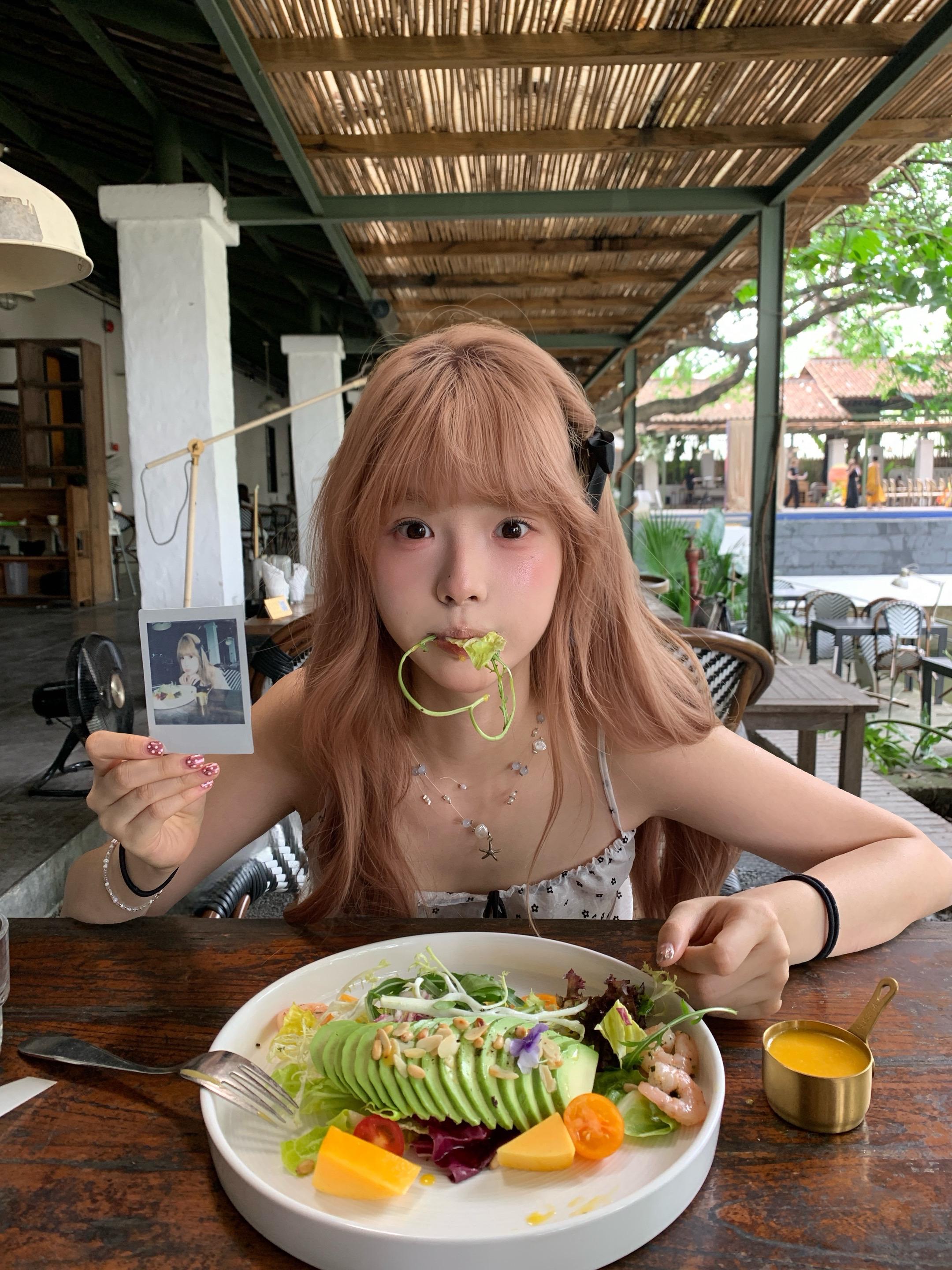 小松鼠🐿️吃草🍃